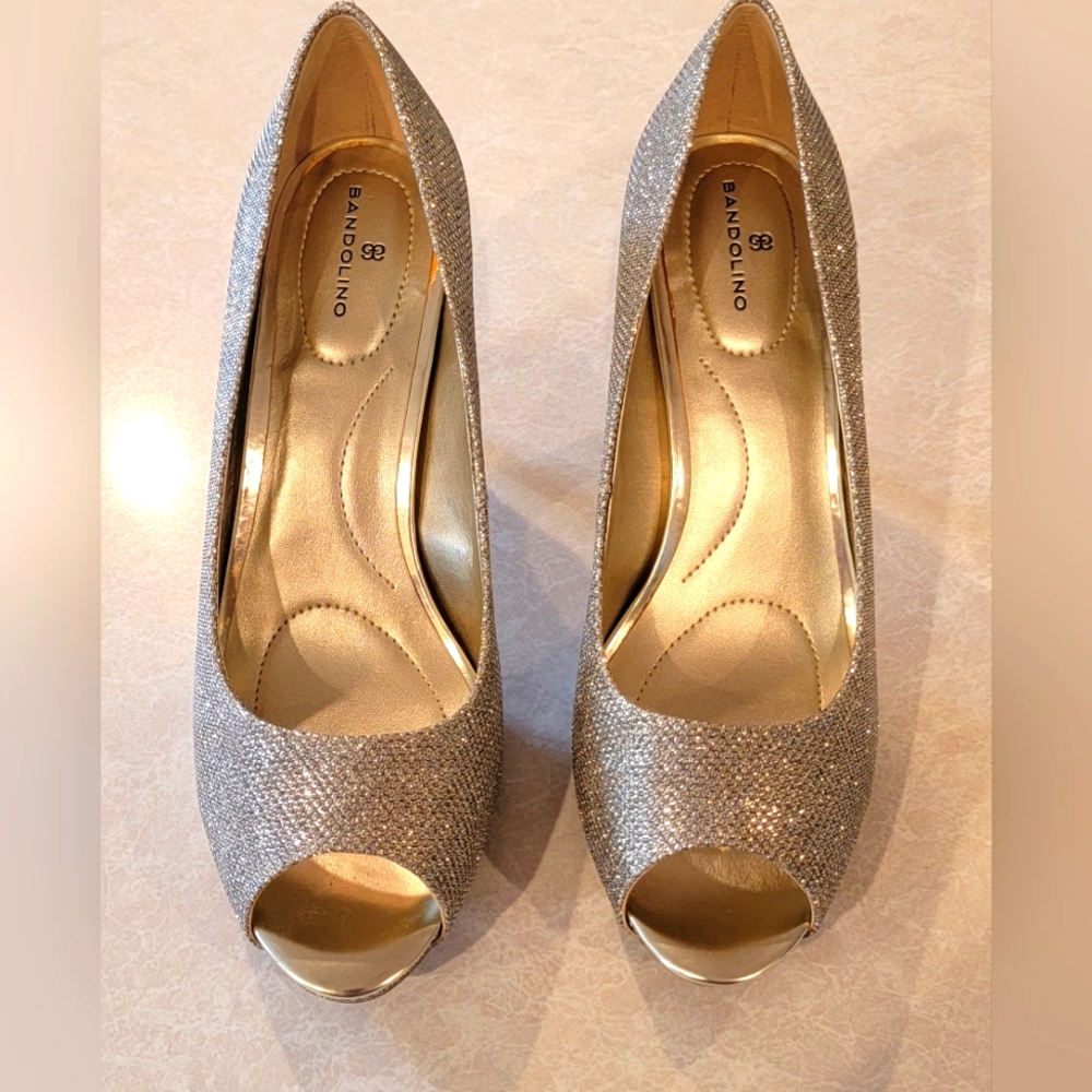 Women's brand Bandolino dressy sparkly, (Gold/Silver) about 3" heals, NEW.